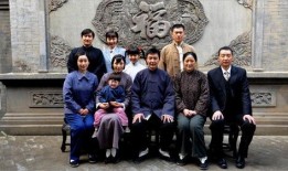 火国爆料全家福视频,家族成员齐聚一堂，温馨瞬间感动网友