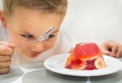 小孩吃免费果冻瓜,甜蜜背后隐藏的健康隐患