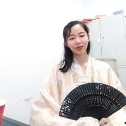 女主进娱乐圈为了吃瓜